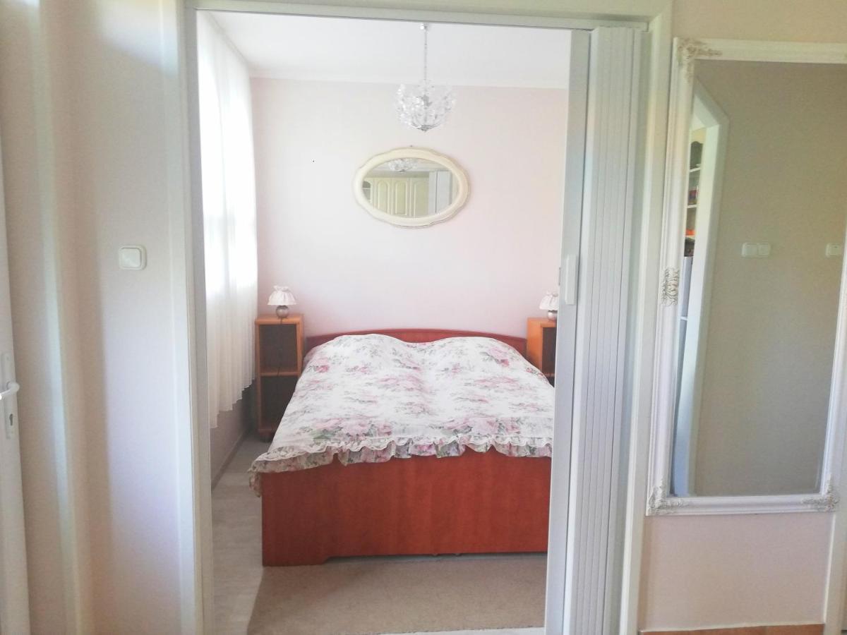 Strandfuerdo Apartman Eger Ngoại thất bức ảnh