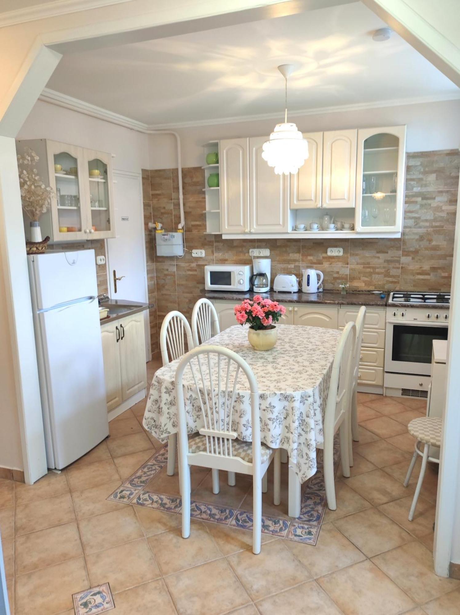 Strandfuerdo Apartman Eger Ngoại thất bức ảnh