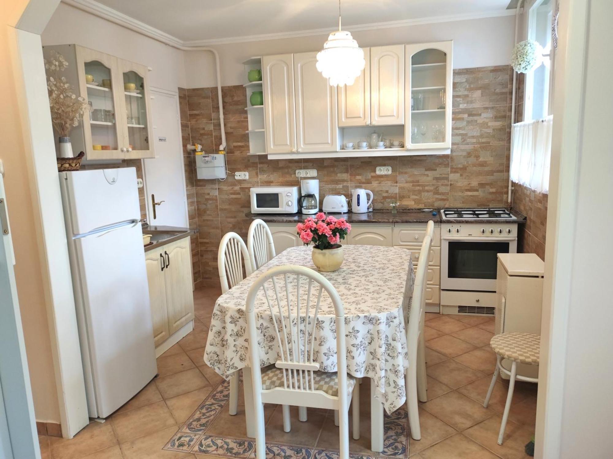 Strandfuerdo Apartman Eger Ngoại thất bức ảnh